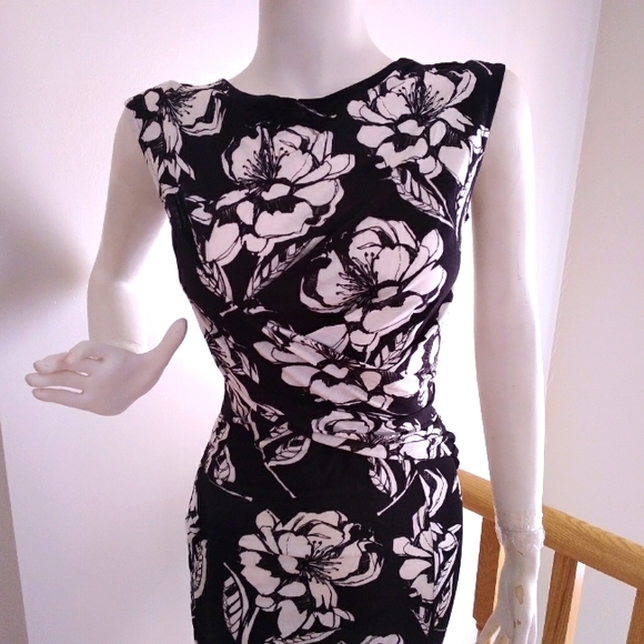 French Connection Shadow Bloom Mono Dress - Picture 5 of 9